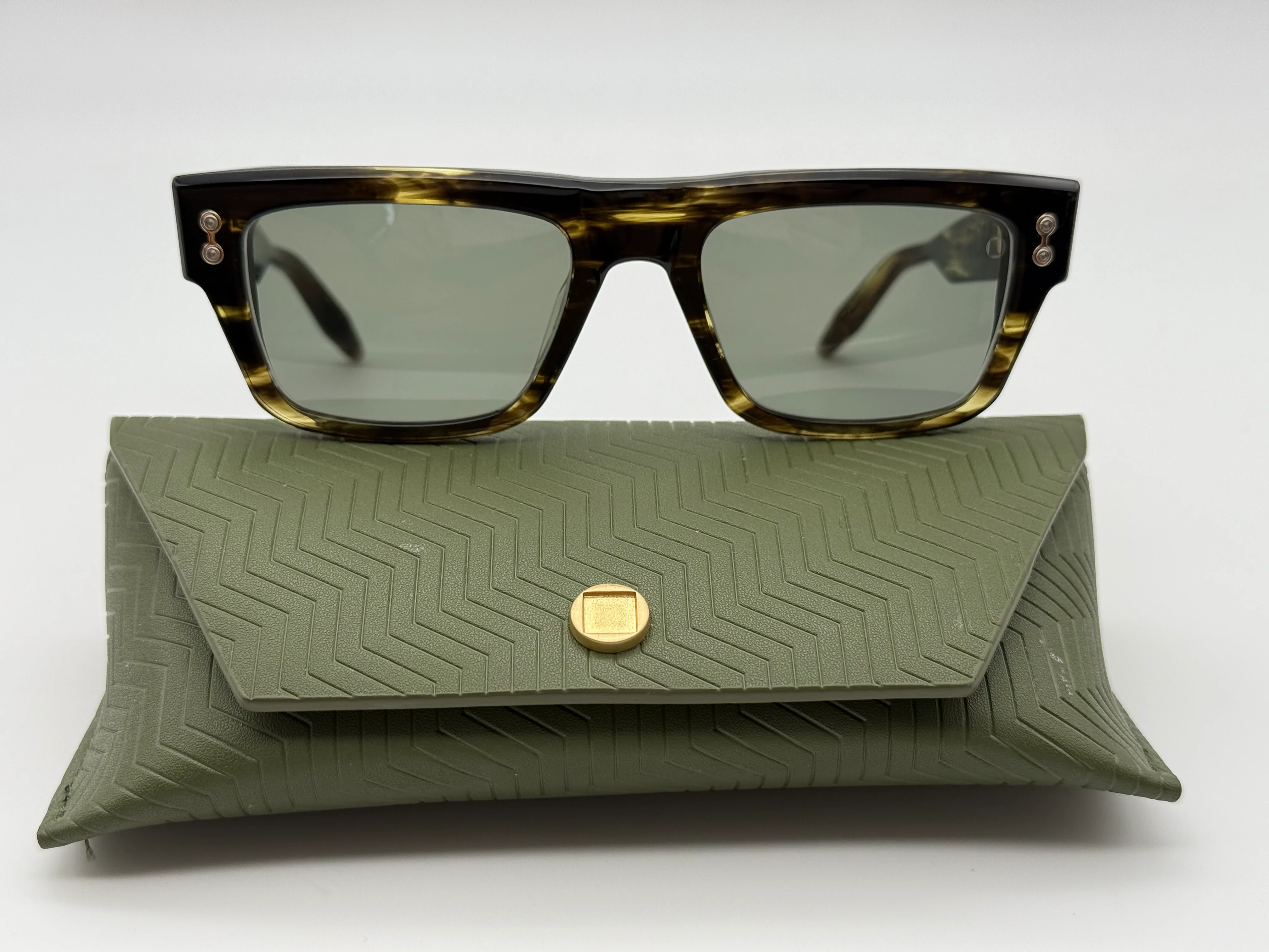 Akoni LEO 54mm Dark Tortoise/ G 15 Titanium Acetate Preowned Japan