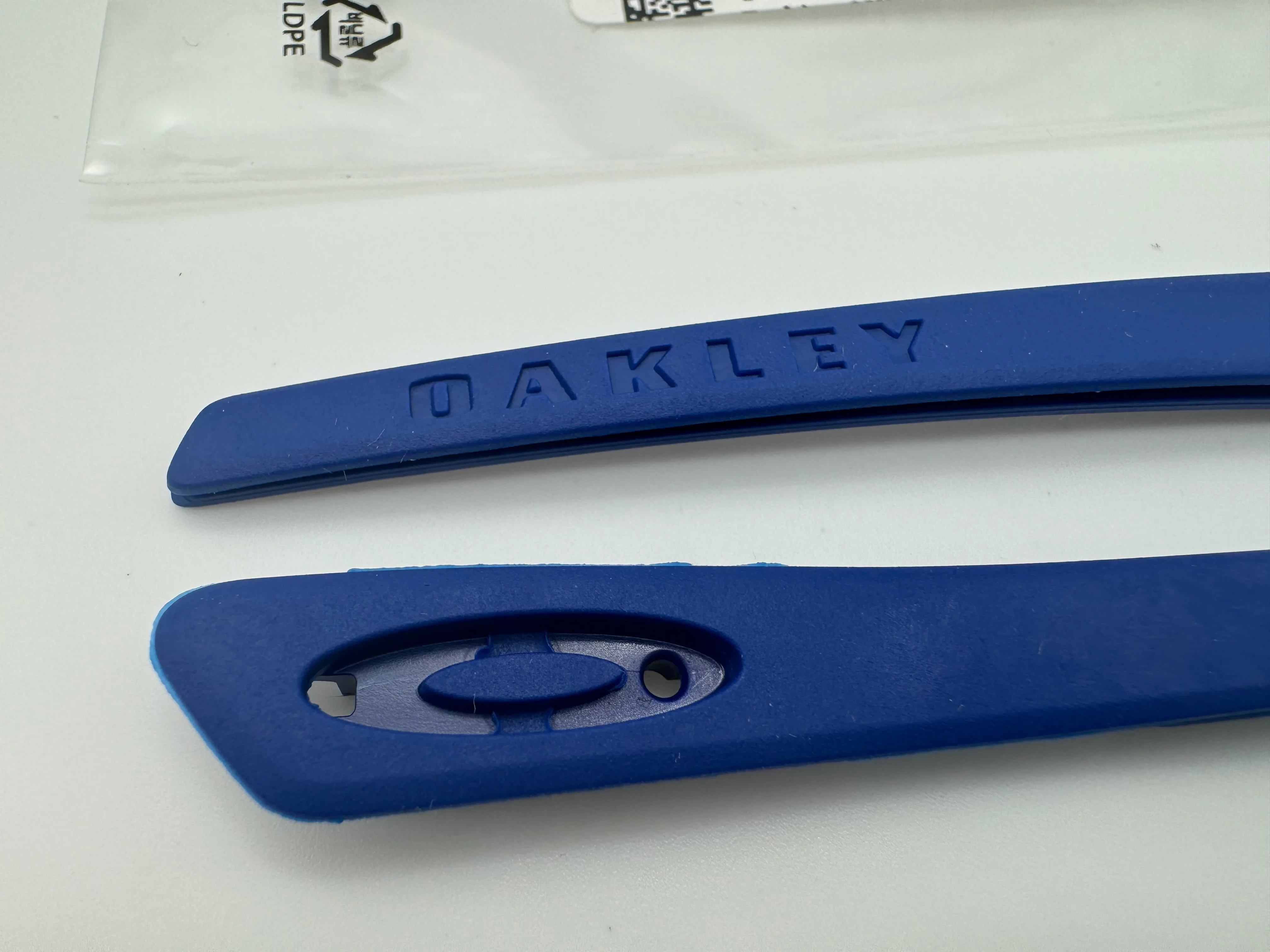 Oakley Turbine 009263 Rotor
009307 Turbine XS 0J9003
Replacement Blue Ear Socks - Image 4