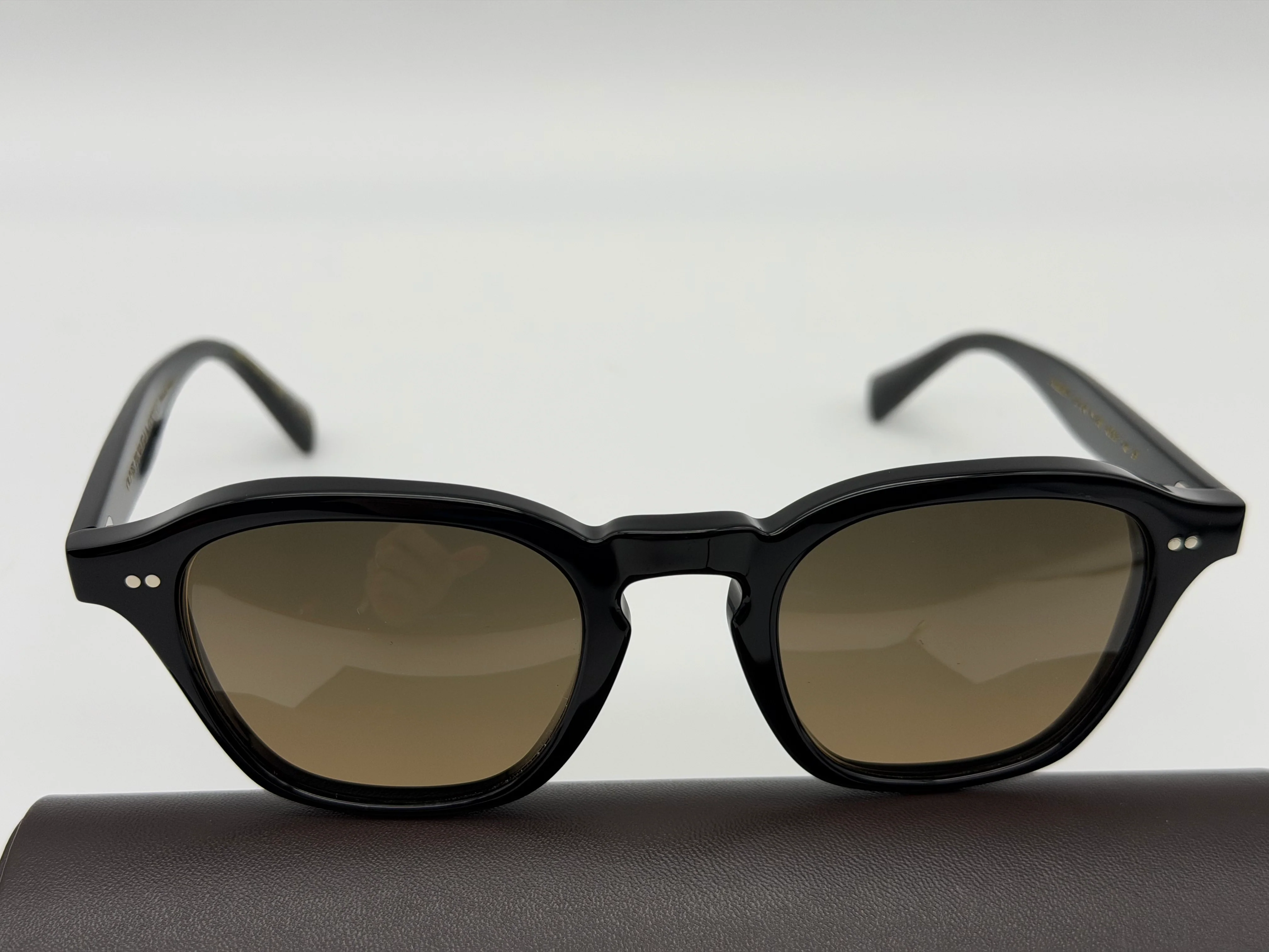 Oliver Peoples Eyles 48mm Black / Sandstone Gradient Polarized Japan Preowned - Image 6