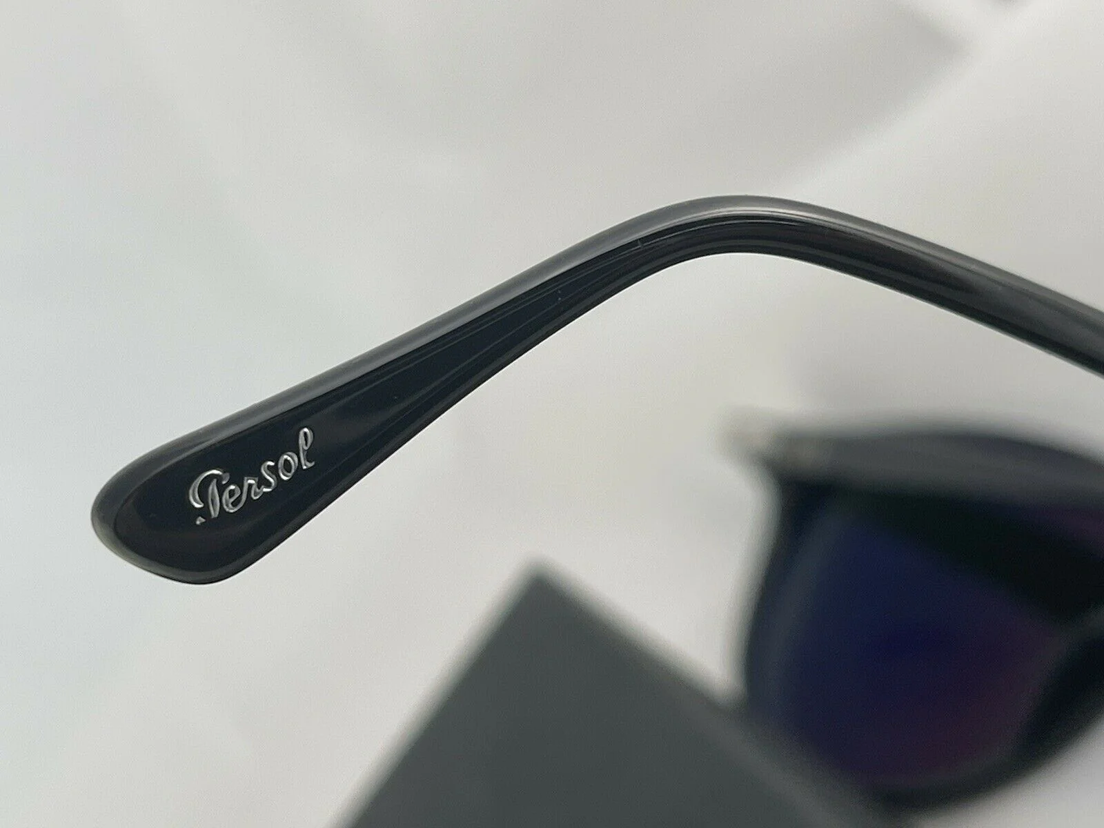 PERSOL PO6649S 95/58 BLACK SUNGLASS CRYSTAL GREEN POLARIZED LENS MADE IN ITALY New with defect on etching of lens - Image 4