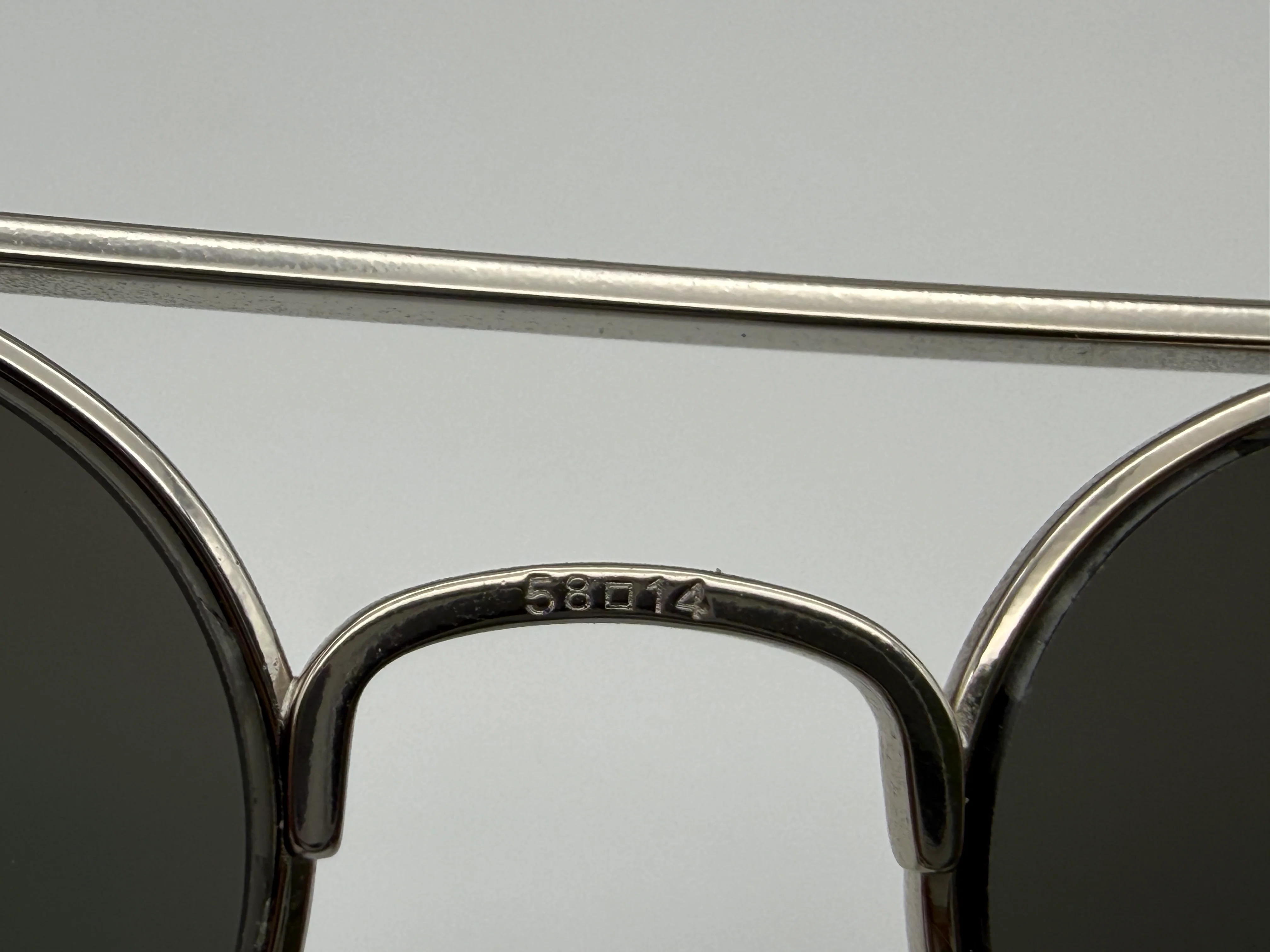 Ray-Ban Aviator Ultra Titanium 58mm Limited Edition RB 8029 K 18K White Gold / Silver P 3 Plus lens 064K / N4 Italy Preowned - Image 7